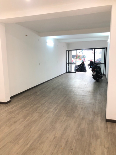 Nhà phố Quận Tân Bình Nhà có 2 mặt tiền, mặt tiền đường Bạch Đằng và mặt tiền sau là hẻm rất sầm uất.