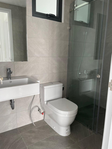 Căn hộ D'Lusso, Quận 2 Căn hộ D'Lusso tầng cao view đón gió mát, bàn giao nội thất cơ bản.