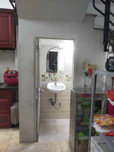  Nhà phố thiết kế 1 trệt, 1 lầu kiên cố, cửa hướng Tây đón nắng ấm.
