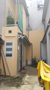 Nhà phố Quận Bình Tân Nhà phố thiết kế 1 trệt, 1 lửng và 1 lầu, cửa hướng Tây đón nắng sớm.