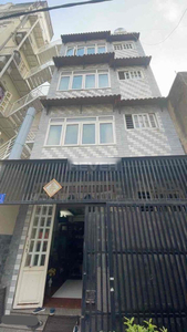 Nhà phố Quận Tân Phú Nhà thiết kế 1 trệt, 4 lầu kiên cố, có 5 phòng ngủ rộng thoáng.