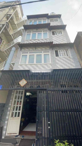 Nhà phố Quận Tân Phú Nhà thiết kế 1 trệt, 4 lầu kiên cố, có 5 phòng ngủ rộng thoáng.