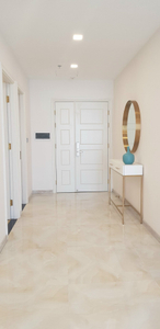 Căn hộ Vinhomes Golden River, Quận 1 Căn hộ Vinhomes Golden River tầng cao view thoáng mát, đầy đủ nội thất.