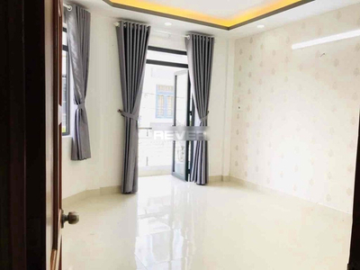 Nhà phố Huyện Nhà Bè Nhà phố có cửa hướng Đông Bắc, thiết kế 1 trệt, 3 lầu và sân thượng.