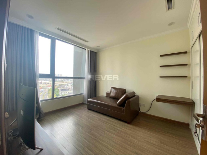 Căn hộ Vinhomes Central Park, Quận Bình Thạnh Căn hộ Vinhomes Central Park tầng 10 view thoáng mát, bàn giao đầy đủ nội thất.