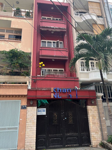 Nhà phố Quận Phú Nhuận Nhà thiết kế 1 trệt, 3 lầu cửa hướng Bắc đón gió mát.