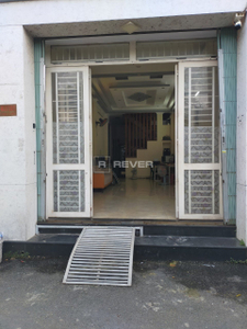  Nhà phố thiết kế 1 trệt, 1 lầu kiên cố, cửa hướng Tây đón nắng ấm.