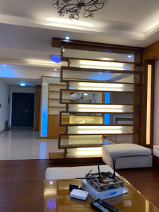 Căn hộ Riverside Residence có 3 phòng ngủ, đầy đủ nội thất.