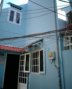 Nhà phố Quận 6 Nhà thiết kế 1 trệt, 1 lầu cửa hướng Tây Nam, cách chợ Tân Hòa Đông 50m.