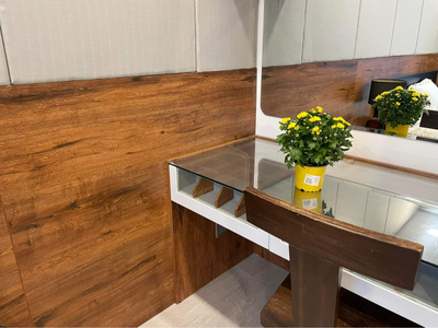 Căn hộ Vinhomes Golden River, Quận 1 Căn hộ Vinhomes Golden River tầng 13 có 1 phòng ngủ, nội thất cơ bản.