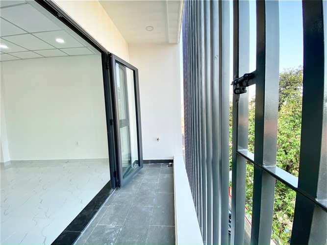 Văn phòng Quận 3 Văn phòng tầng 7 diện tích 50m2, có ban công view đẹp, thoáng mát.