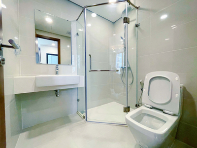 toilet căn hộ Ecogreen Saigon Căn hộ Eco Green SaiGon tầng 14 có 3 phòng ngủ, không có nội thất.