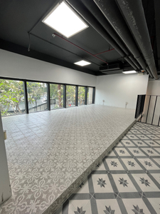 IMG_4063.HEIC Shop-house Vinhomes Golden River nội thất cơ bản diện tích 140m²