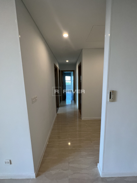 Căn hộ Sadora Apartment hướng ban công đông nội thất cơ bản diện tích 106m²