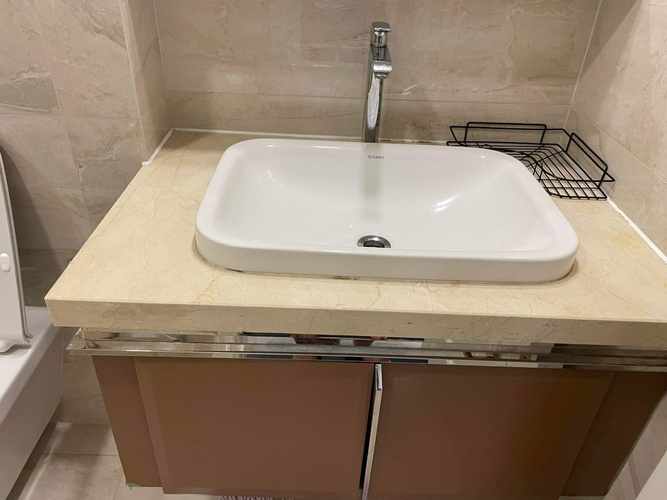 Căn hộ Vinhomes Golden River, Quận 1 Căn hộ Vinhomes Golden River tầng 13 có 1 phòng ngủ, nội thất cơ bản.