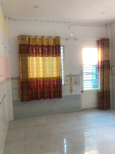 Nhà phố Quận Tân Phú Nhà phố đường Âu Cơ sầm uất, thiết kế 1 trệt, 1 lửng và 1 lầu chắc chắn.