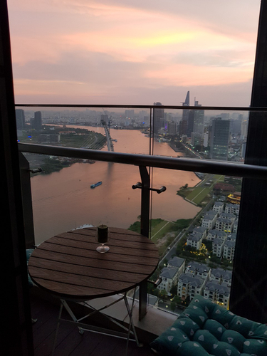 Officetel Vinhomes Golden River, Quận 1 Office-Tel Vinhomes Golden River tầng 38, bàn giao đầy đủ nội thất.