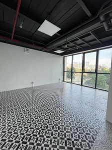 IMG_4057.HEIC Shop-house Vinhomes Golden River nội thất cơ bản diện tích 140m²