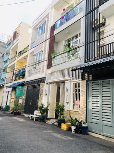 Hẻm nhà phố đường Đỗ Thừa Luông, Tân Phú Nhà phố hướng Đông hẻm xe hơi, nội thất đầy đủ có sổ hổng riêng.