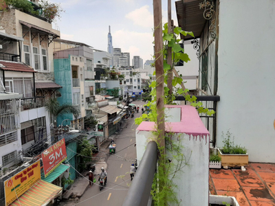 Nhà phố Quận Bình Thạnh Nhà phố nằm tại khu vực dân cư sầm uất, kết cấu 1 trệt, 1 lầu kiên cố.