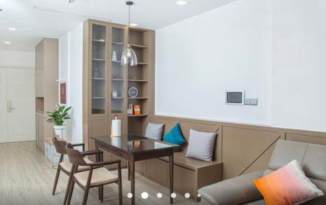 Phòng khách Vinhomes Golden River, Quận 1 Căn hộ Vinhomes Golden River tầng 10, đầy đủ nội thất.