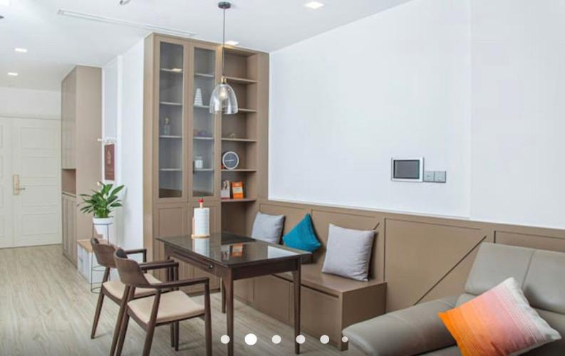 Phòng khách Vinhomes Golden River, Quận 1 Căn hộ Vinhomes Golden River tầng 10, đầy đủ nội thất.