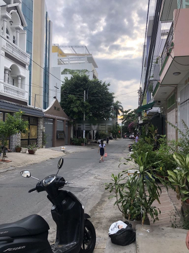 Đường trước nhà phố Quận Tân Phú Nhà phố diện tích 80.2m2 cửa hướng Nam, sát trường THCS, THPT Đào Duy Anh.