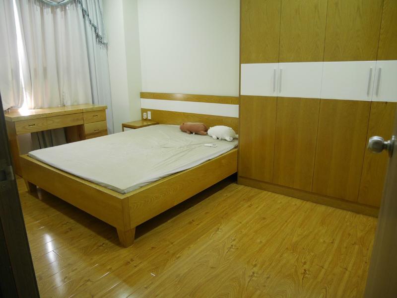 Căn hộ Lexington Residence đầy đủ nội thất, hướng Tây.