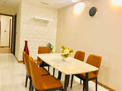 Căn hộ Vinhomes Central Park, Quận Bình Thạnh Căn hộ Vinhomes Central Park tầng 2 view đường Nguyễn Hữu Cảnh.