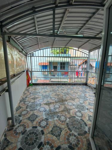 Nhà phố Quận Gò Vấp Nhà phố kết cấu 1 trệt 2 lầu và sân thượng hướng Tây Nam, sổ hồng riêng.