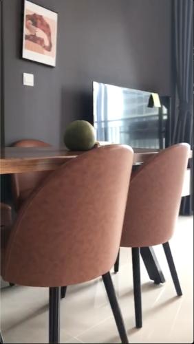 Bàn ăn Vinhomes Grand Park Quận 9 Căn hộ Vinhomes Grand Park tầng cao, view Landmark 81.