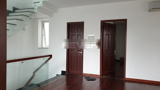 Nhà phố Huyện Nhà Bè Nhà phố thiết kế 1 trệt, 3 lầu diện tích 230m2, cửa hướng Đông thoáng mát.