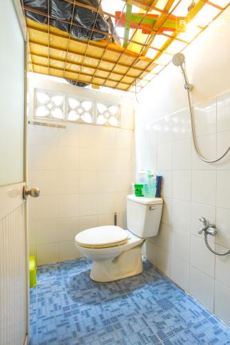 Toilet nhà phố QUẬN 4 Nhà phố hẻm Tôn Đản, Quận 4, hướng Đông Bắc không có nội thất