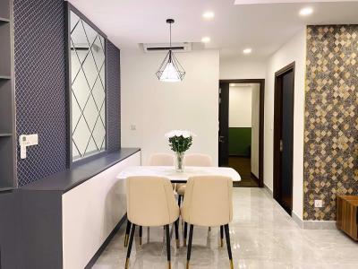 phòng ăn căn hộ riviera point Căn hộ Riviera Point tầng cao, đón view sông thoáng mát.