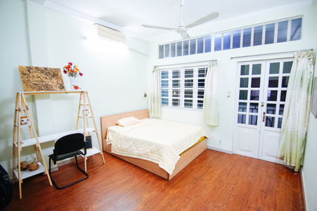 Nhà phố Quận Bình Thạnh Nhà phố nằm tại khu vực dân cư sầm uất, kết cấu 1 trệt, 1 lầu kiên cố.