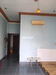 Phòng ngủ nhà phố Quận 7 Nhà phố hướng Đông Nam đường Gò Ô Môi 3 tầng, nội thất cơ bản.