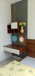  Căn hộ Topaz Elite tầng cao nội thất cơ bản, view thoáng mát.