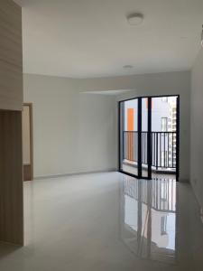 phong khách Safira Khang Điền Bán căn hộ Safira Khang Điền sàn lót gỗ, nội thất cơ bản.