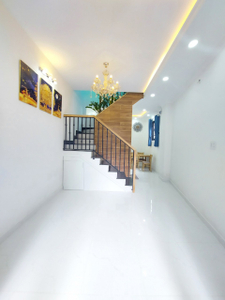 Nhà phố Quận Bình Thạnh Nhà phố thiết kế 1 trệt, 1 lầu đúc kỹ lưỡng, khu nhà lâu cao tầng xung quanh.