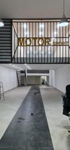 Văn phòng mặt tiền đường Điện Biên Phủ hướng Nam, diện tích 180m2.