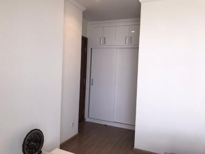 Phòng ngủ căn hộ Vinhomes Central Park Căn hộ Vinhomes Central Park hướng Đông, view thành phố sầm uất.