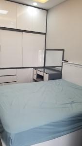 Phòng ngủ căn hộ The Sun Avenue, Quận 2 Căn hộ cao cấp The Sun Avenue tầng 25 view sông thoáng mát vô cùng.