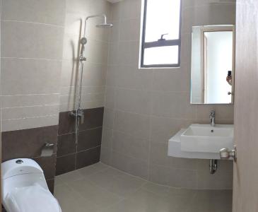 nhà tắm căn hộ The Sun Avenue Căn hộ tầng 15 The Sun Avenue nội thất đầy đủ, cửa chính hướng Tây Nam