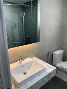 Toilet căn hộ Saigon South Residence  Căn hộ Saigon South Residence tầng cao, đầy đủ nội thất