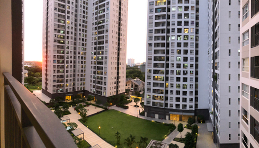 View ban công Căn hộ Sunrise Riverside tầng 8 thiết kế kỹ lưỡng, đầy đủ nội thất.