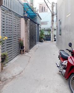 ĐƯờng hẻm nhà phố Quận 12 Nhà phố 2 mặt tiền hẻm Quận 12 hướng Đông Nam, diện tích 38.1m2.