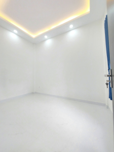 Nhà phố Quận Bình Thạnh Nhà phố thiết kế 1 trệt, 1 lầu đúc kỹ lưỡng, khu nhà lâu cao tầng xung quanh.