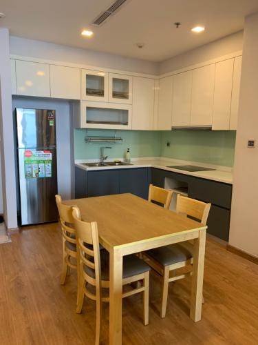 phòng bếp căn hộ Vinhomes Central Park Căn hộ Vinhomes Central Park tầng 10 nội thất đầy đủ, sàn lót gỗ