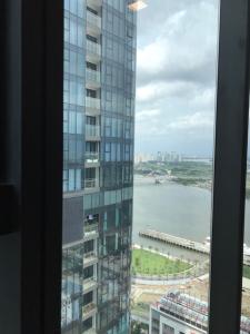 view Căn hộ Vinhomes Golden River hướng Đông Bắc, diện tích 118.8m²