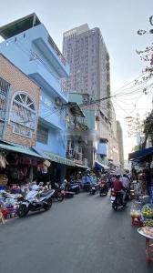 Đường trước nhà phố Quận Bình Thạnh Nhà phố mặt tiền chợ Văn Thánh hướng Đông Bắc, khu dân cư sầm uất.